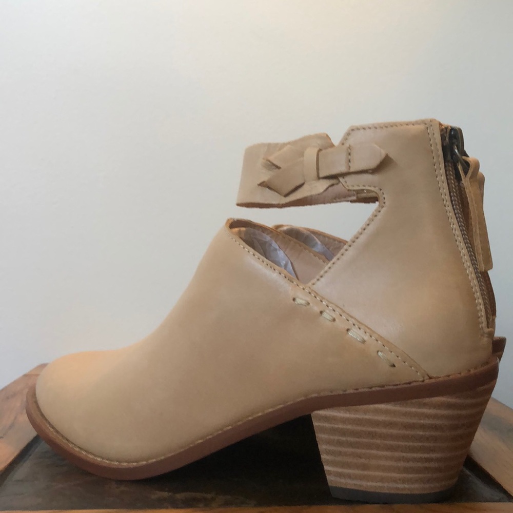 Kelsi Dagger Kadeja Boot - Picture 3 of 7